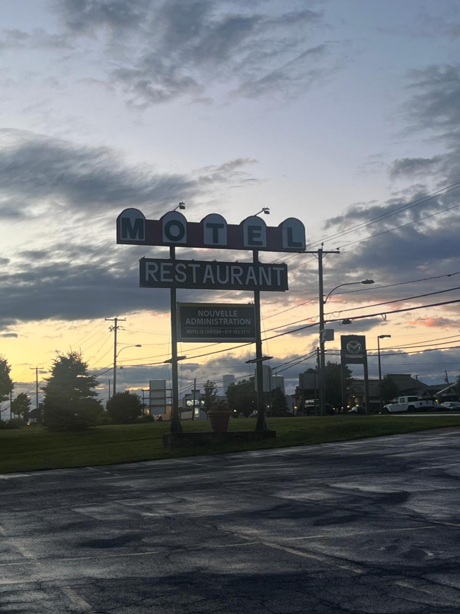 Hotel Motel Le Chateau Lac-Mégantic Exterior foto